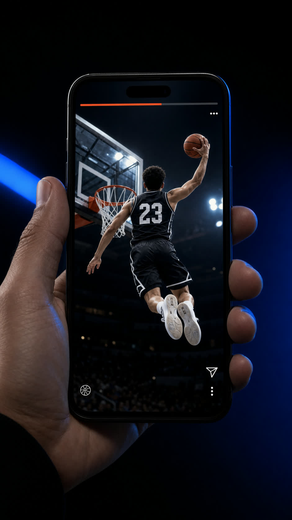 Un highlight vertical de basket prêt à partager sur un iPhone, joueur filmé de dos